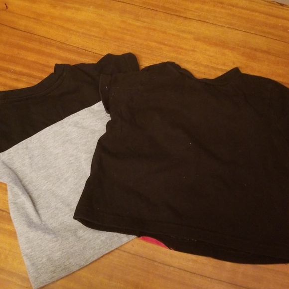 Batman and Spiderman Tshirts plus Swim trunks (18 months & 2T) - Picture 6 of 11